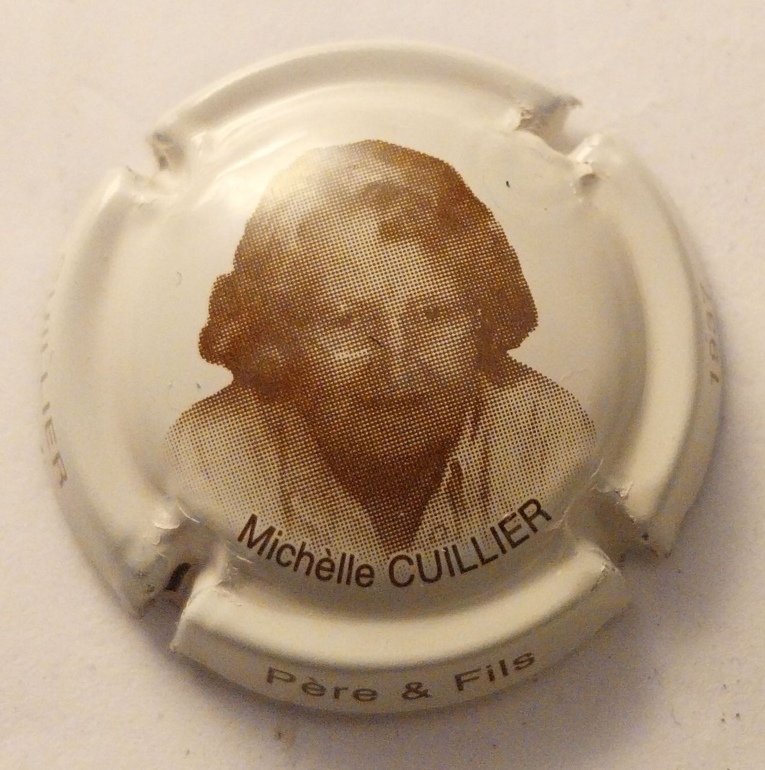 CAPSULE CHAMPAGNE CUILLIER PÈRE & FILS MICHELLE CUILLIER RÉF N°27db NEWS