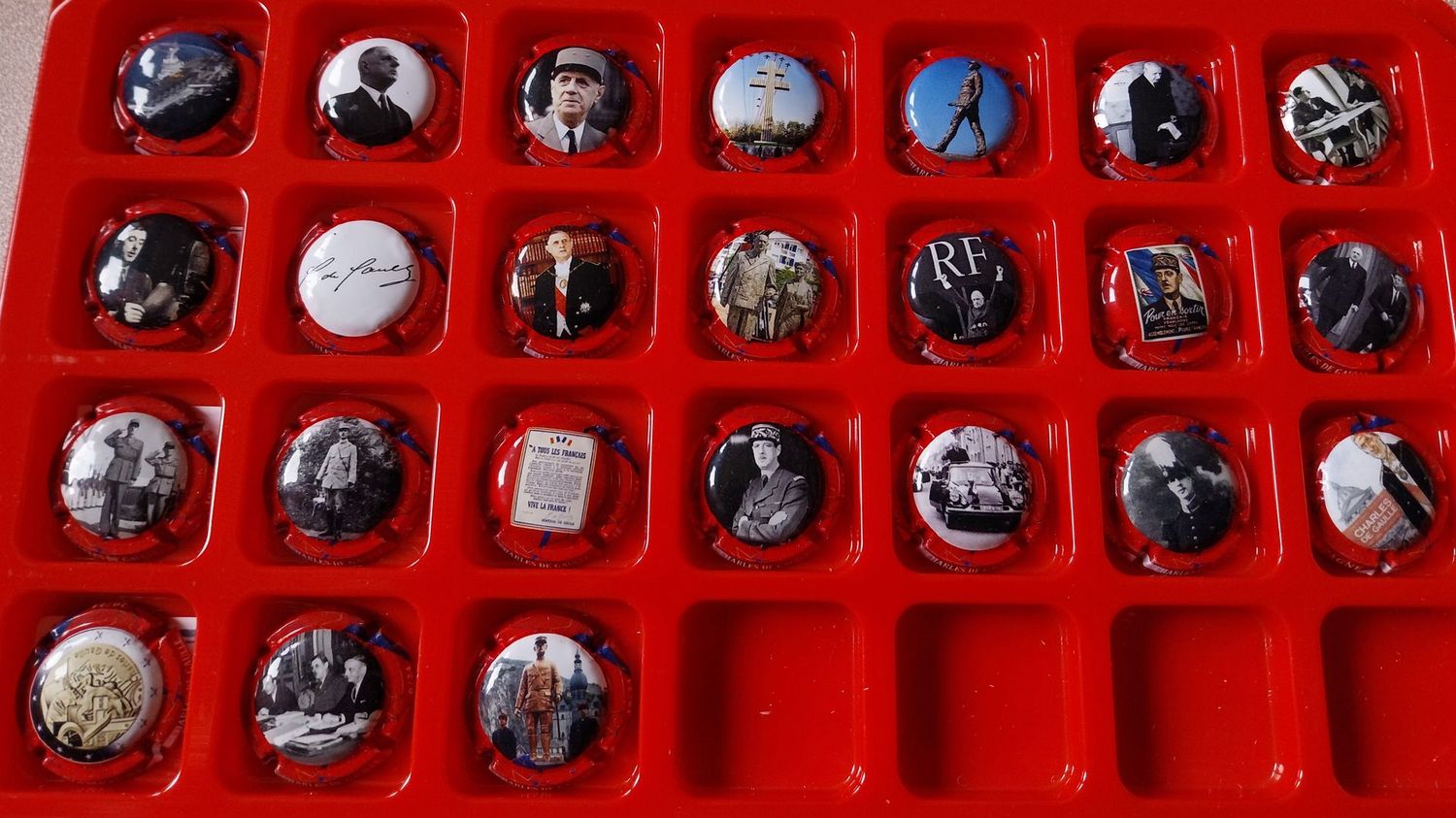 24 BELLES CAPSULES CHAMPAGNE GENERIQUE GENERAL DE GAULE ROUGE NEWS