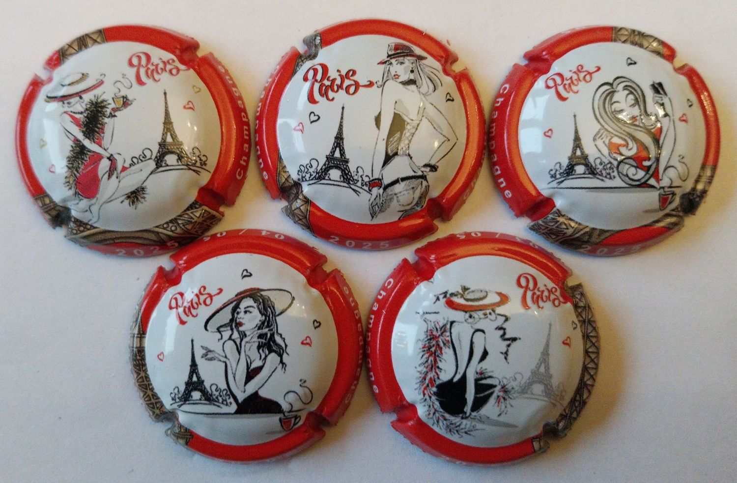 5 BELLES CAPSULES CHAMPAGNE GENERIQUE PARISIENNES 2025 REF N°1450 a 1450d NEWS