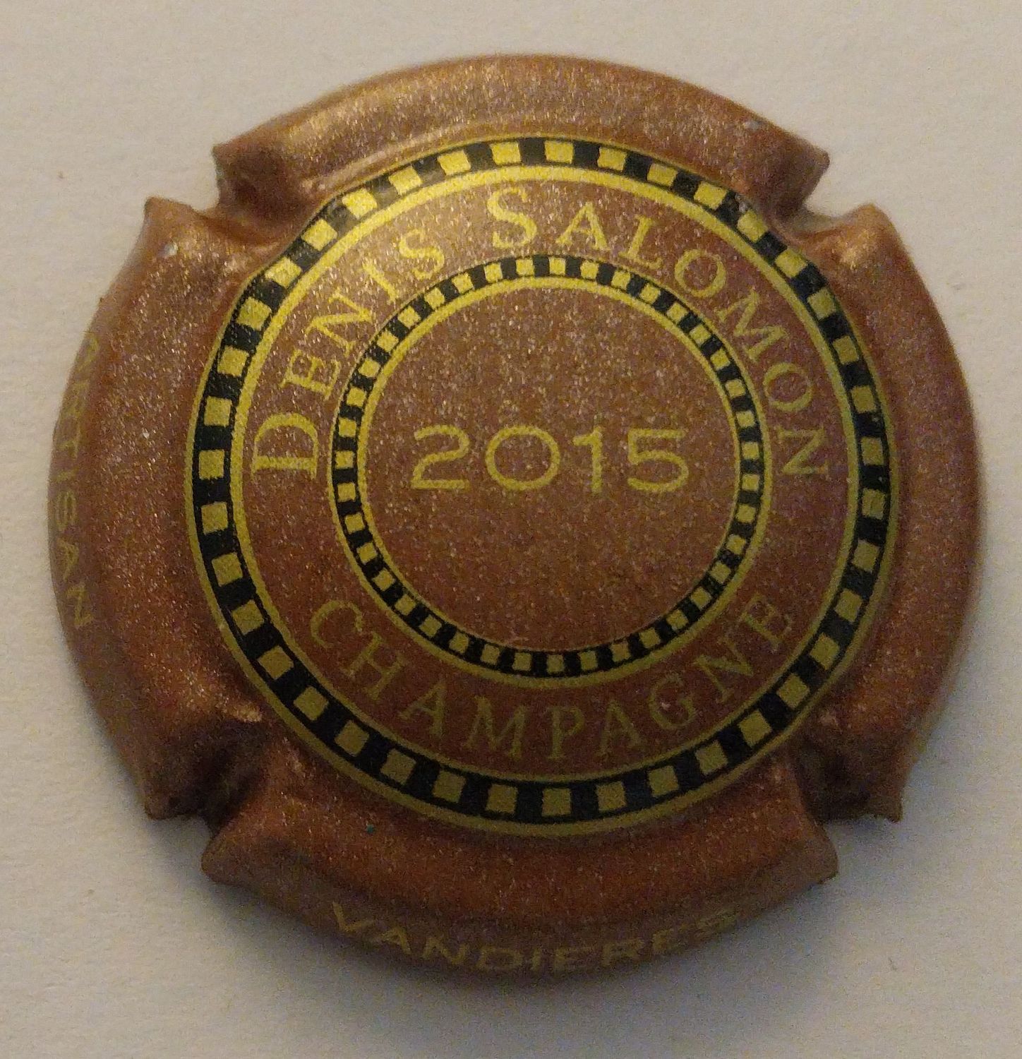 BELLE CAPSULE CHAMPAGNE SALOMON DENIS MILLESIME 2015 REF N°23g NEWS