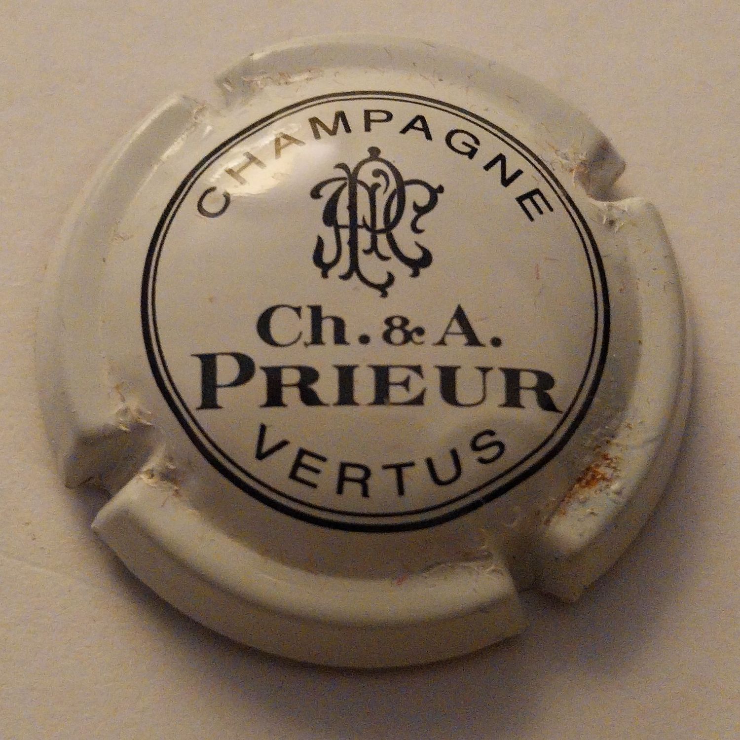 BELLE CAPSULE CHAMPAGNE CH & A PRIEUR REF N°1 NEWS