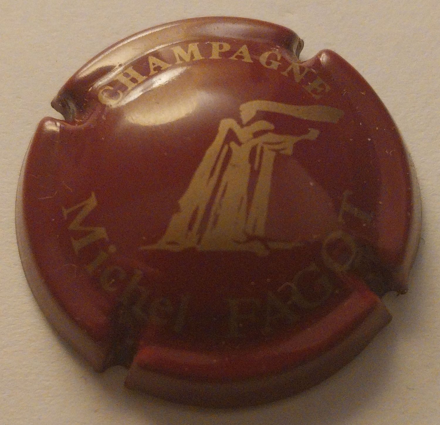 BELLE CAPSULE CHAMPAGNE FAGOT MICHEL RÉF N°4 NEWS