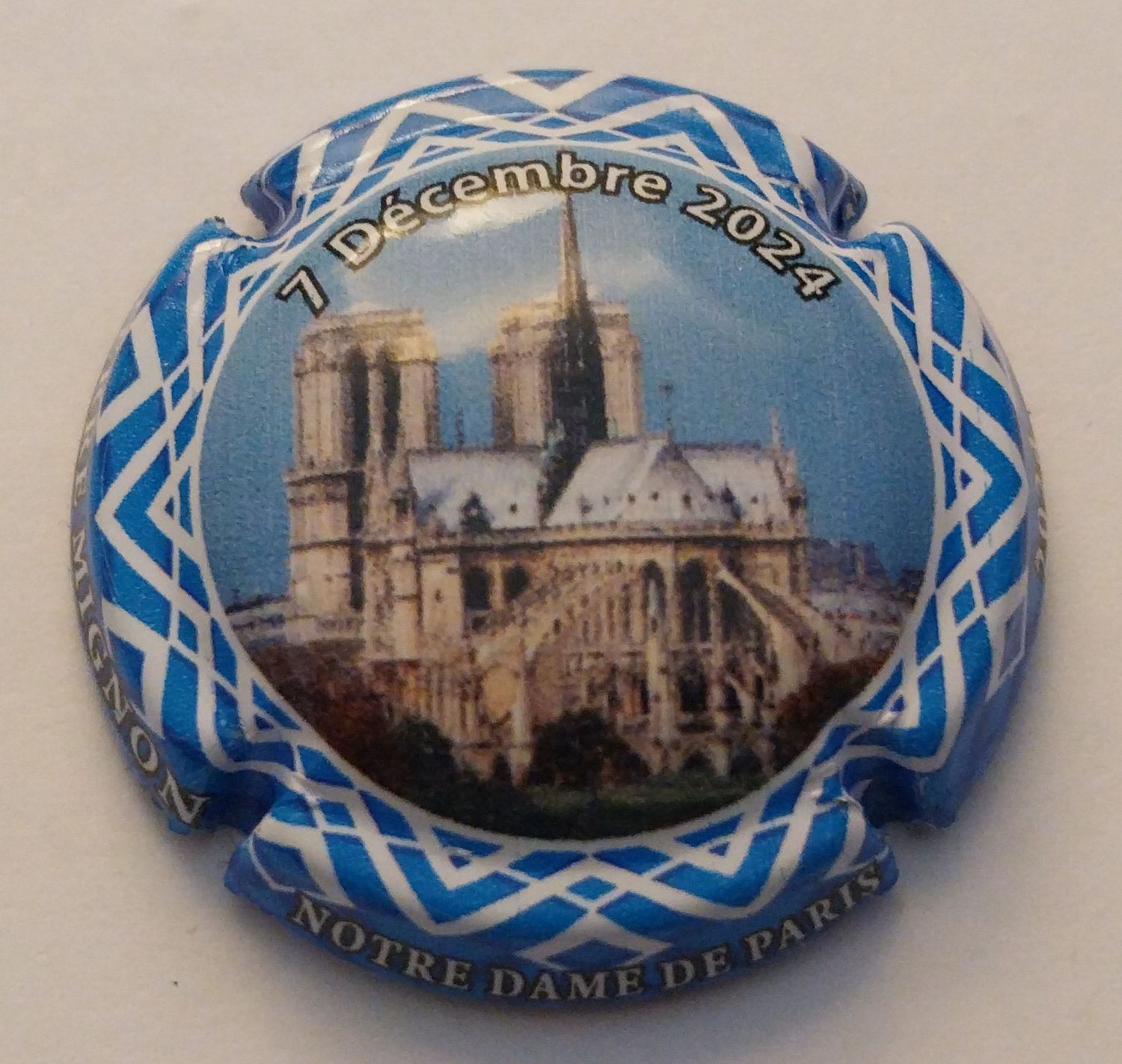BELLE CAPSULE CHAMPAGNE PIERRE MIGNON NOTRE DAME PARIS 2024 REF N°305 NEWS