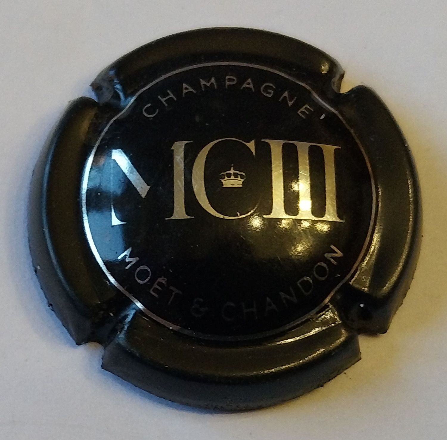 BELLE CAPSULE CHAMPAGNE MOET & CHANDON MC III REF N°245 NEWS