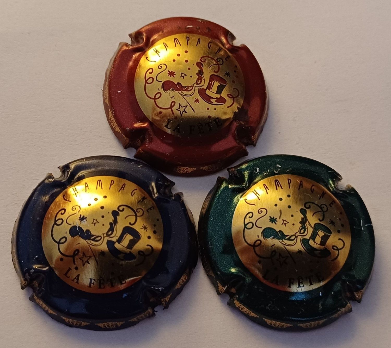 3 BELLES CAPSULES CHAMPAGNE GENERIQUE LA FETE REF N°680 a 682 NEWS