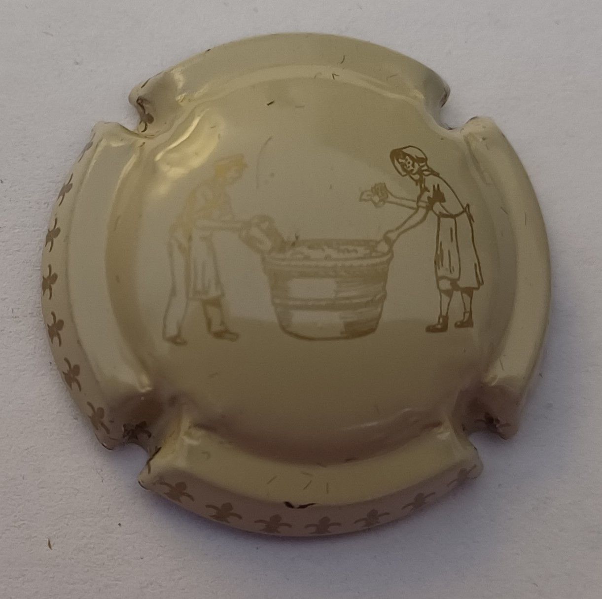 BELLE CAPSULE CHAMPAGNE GENERIQUE CREME ET OR REF N°668 NEWS