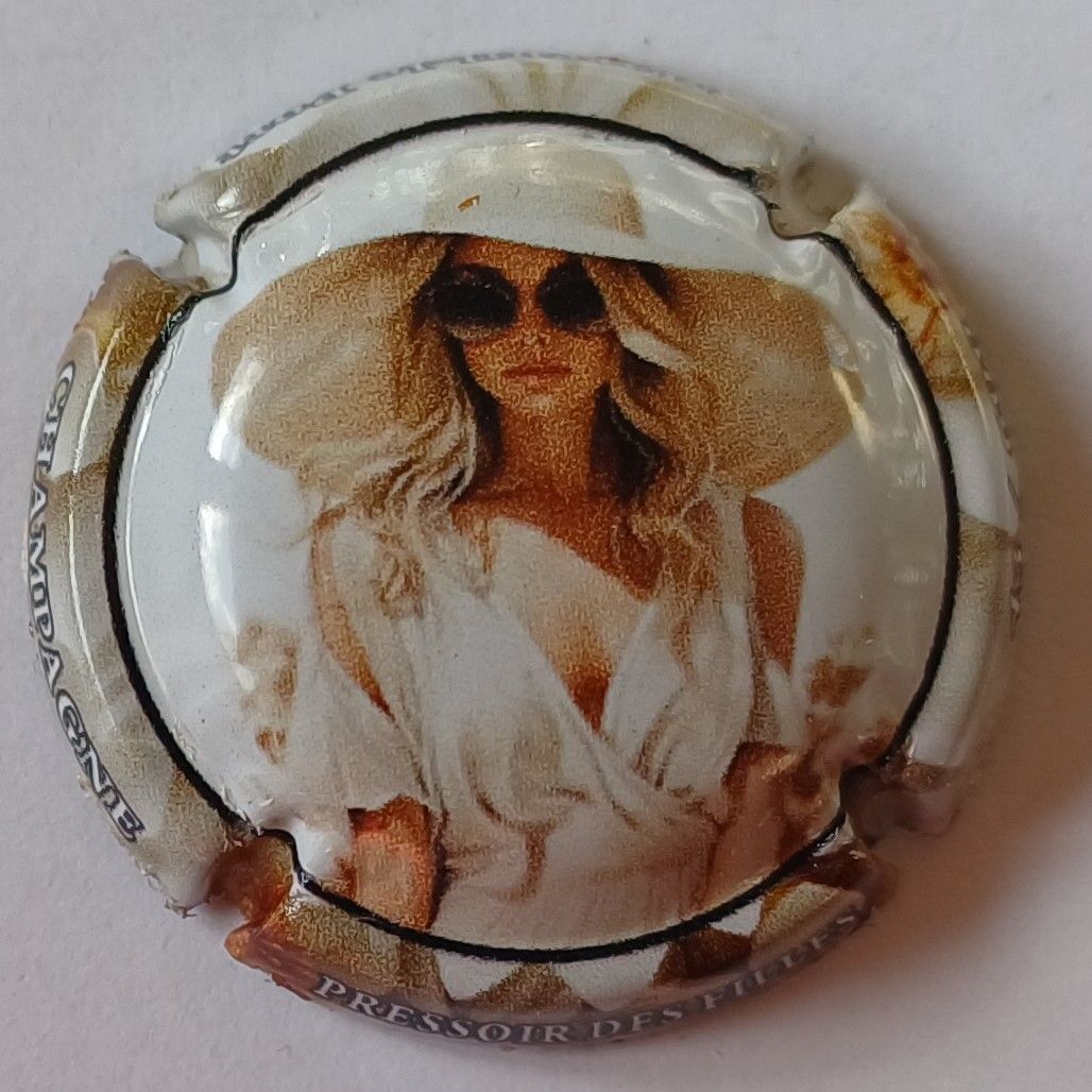 BELLE CAPSULE CHAMPAGNE PRESSOIR DES FILLES 2025 FEMME CHAPEAU 600EX NEWS