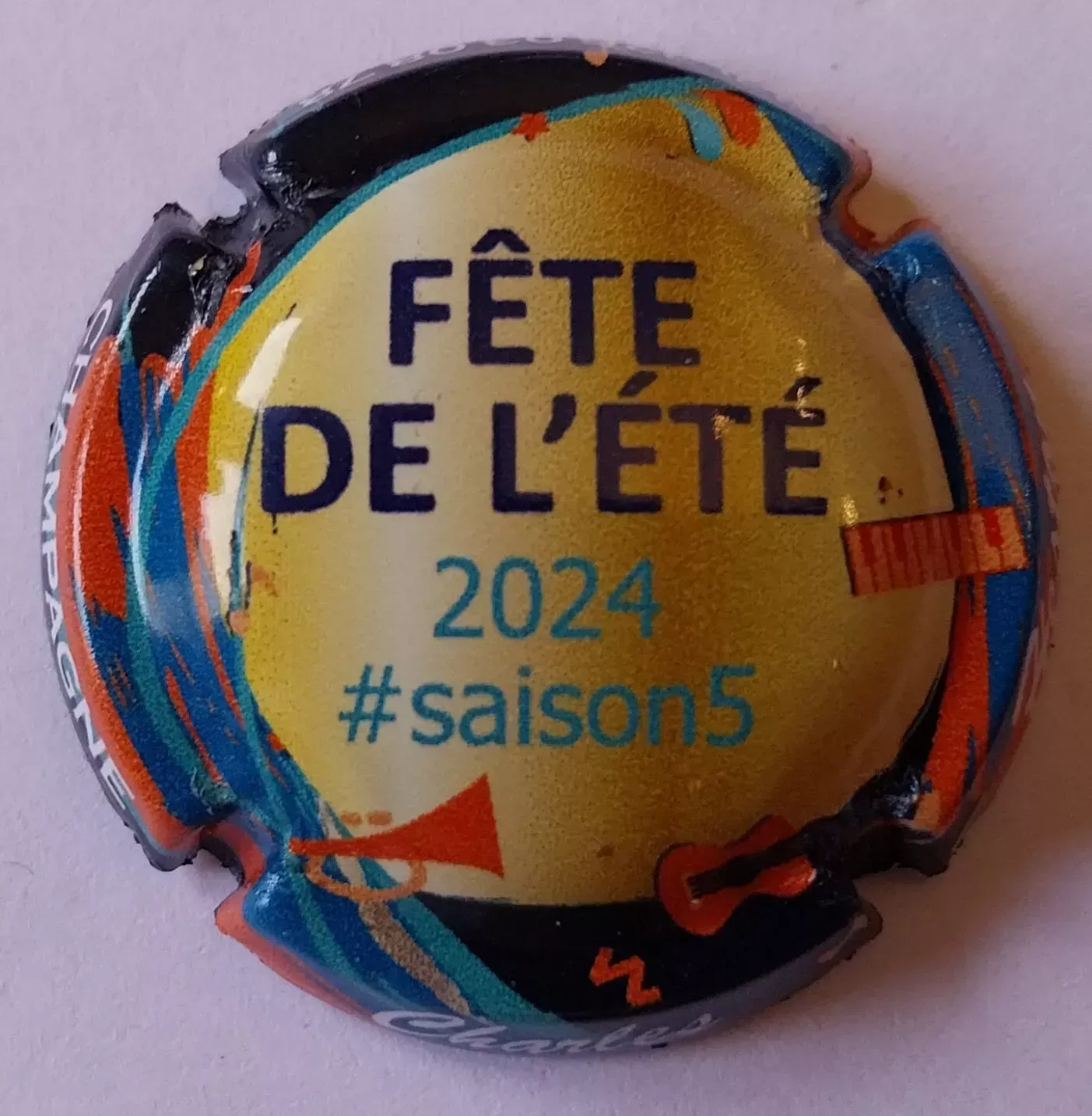 BELLE CAPSULE CHAMPAGNE SIX COTEAUX CHARLES HESTON FETE DE L'ETE 2024 REF N°53c NEWS