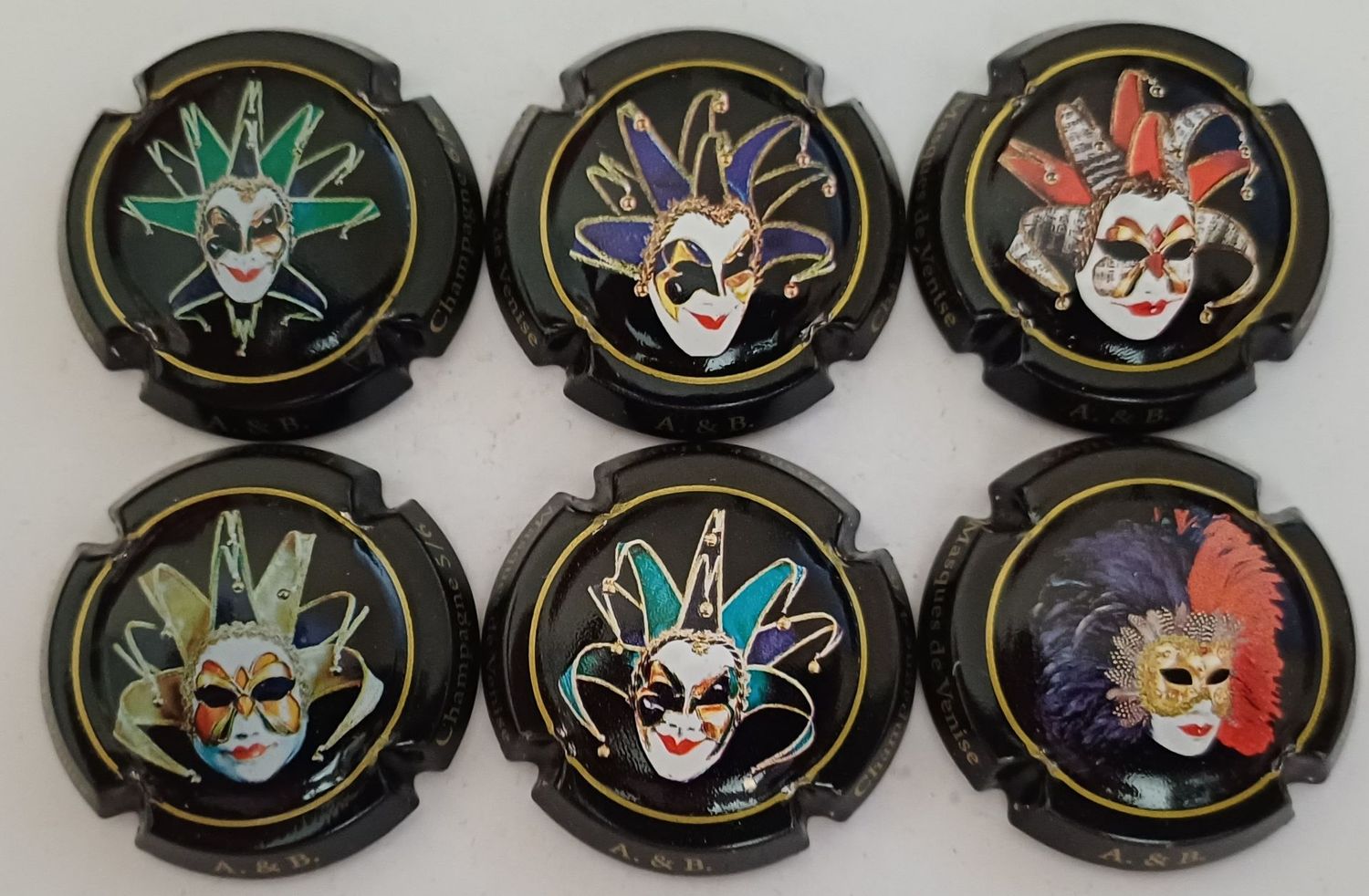 6 BELLES CAPSULES CHAMPAGNE LASNIER-HUYS LES MASQUES REF N°24 a 24e NEWS