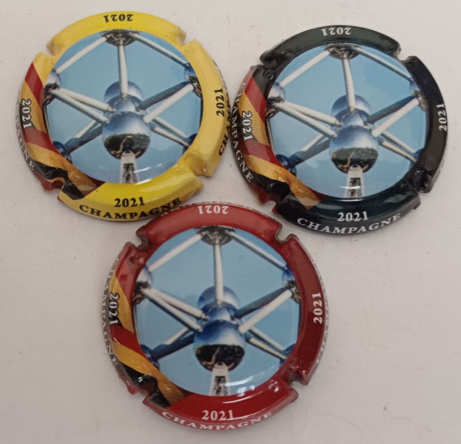 3 BELLES CAPSULES CHAMPAGNE GENERIQUE ATOMIUM 2021 REF N° 976m a 976o NEWS
