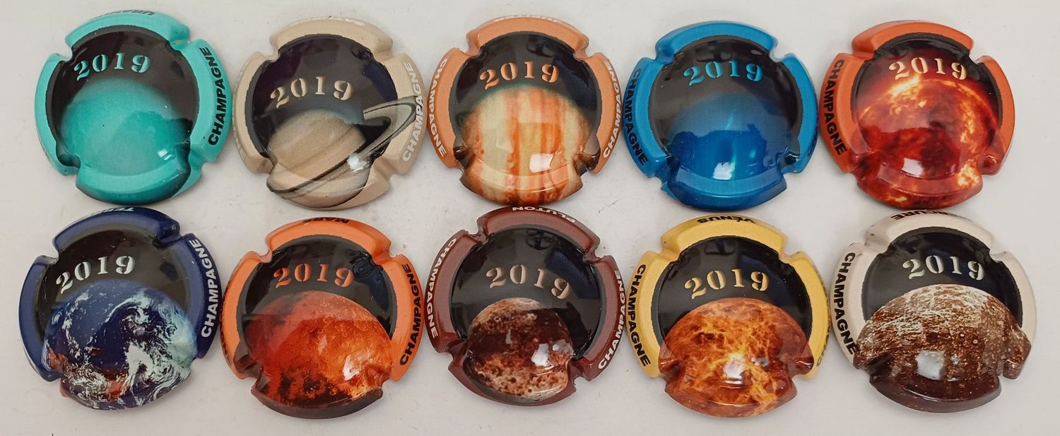 10 BELLES CAPSULES CHAMPAGNE GENERIQUE PLANETES 2019 REF N°1094 a 1094i NEWS