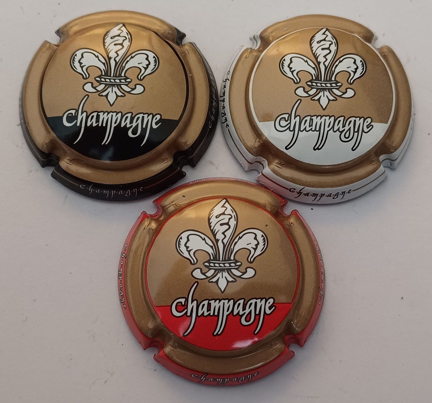 3 BELLES CAPSULES CHAMPAGNE GENERIQUE LYS REF N°1050 a 1050b NEWS