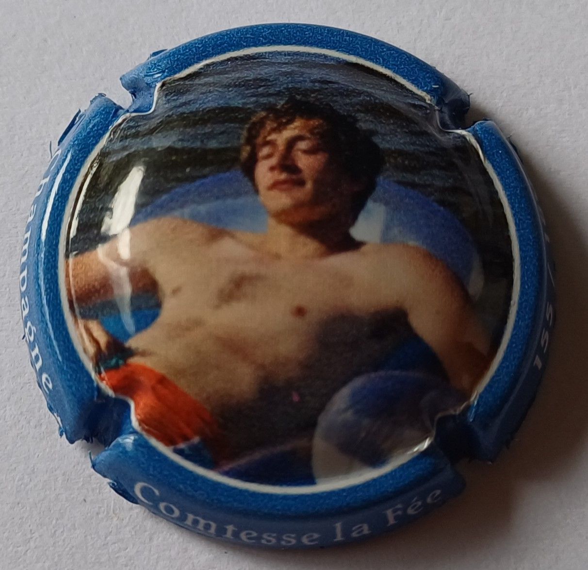 BELLE CAPSULE CHAMPAGNE COMTESSE LA FEE 18 ANS TRISTAN 180EX NEWS