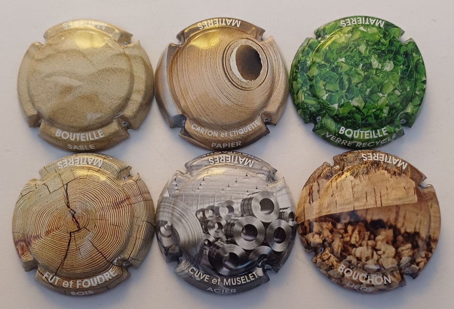 6 BELLES CAPSULES CHAMPAGNE GENERIQUE MATERIELS DE LA VIGNE  NEWS