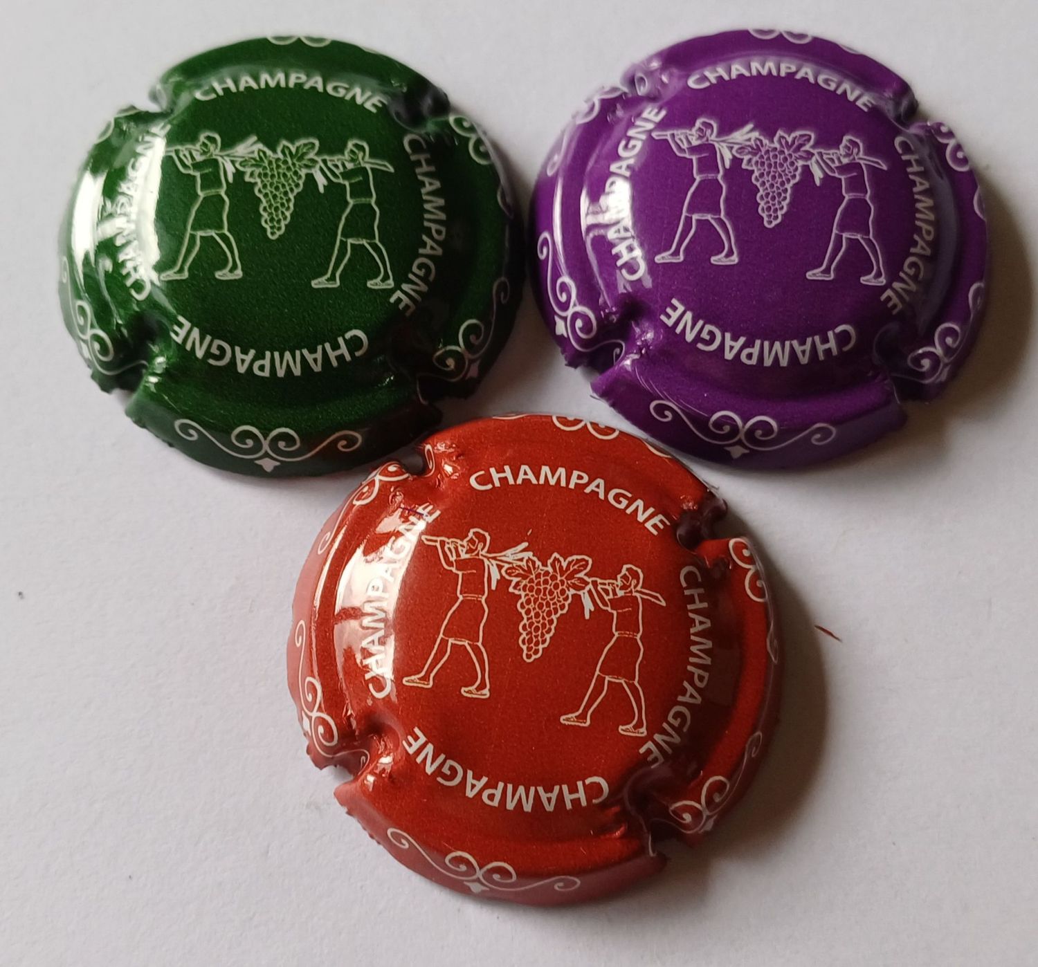 3 BELLES CAPSULES CHAMPAGNE GENERIQUE PORTEURS RAISIN 2025 NEWS