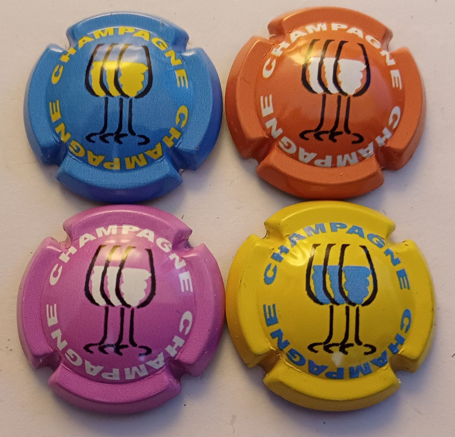 4 BELLES CAPSULES CHAMPAGNE GENERIQUE FLUTE REF N°C7 NEWS