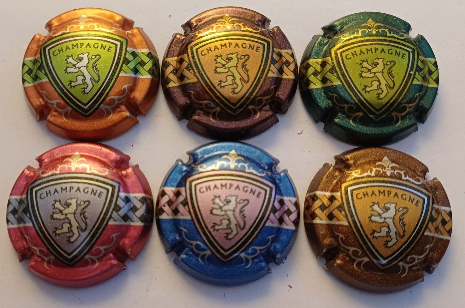 6 BELLES CAPSULES CHAMPAGNE GENERIQUE BLASON ET LION REF N°1137 a 1137e NEWS