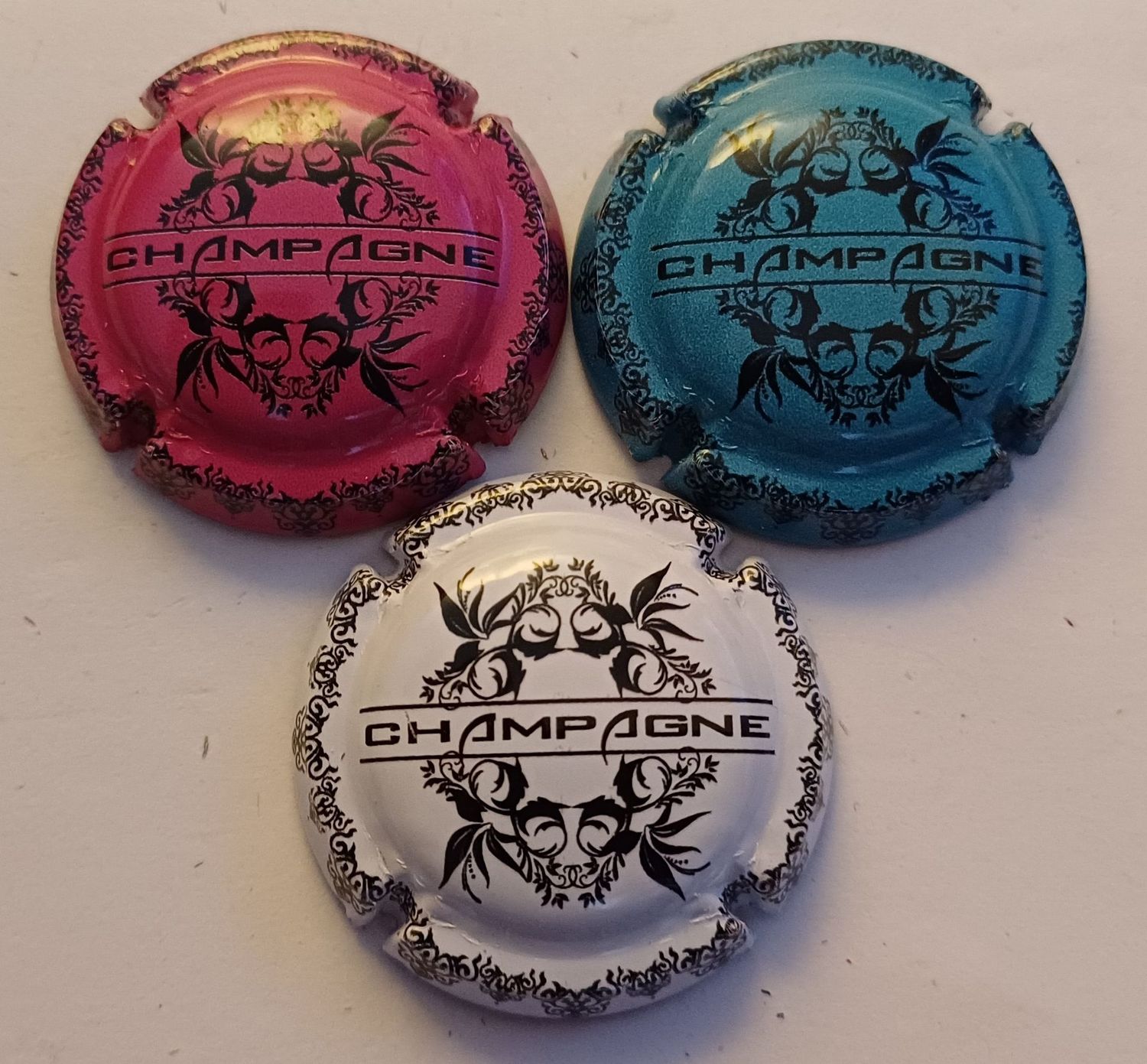 3 BELLES CAPSULES CHAMPAGNE GENERIQUE BLASON NEWS