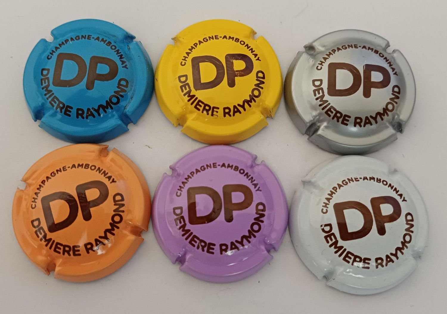 6 BELLES CAPSULES CHAMPAGNE DEMIERE RAYMOND REF N°14 a 14e NEWS