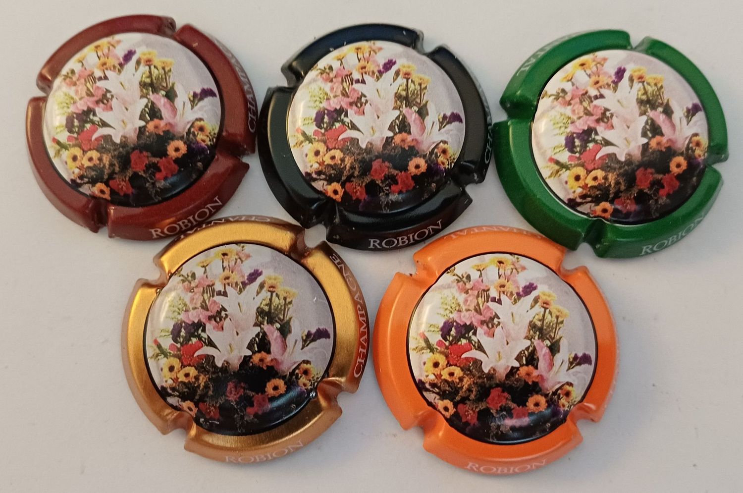 5 BELLES CAPSULES CHAMPAGNE ROBION CHANTAL REF N°2 a 2d NEWS