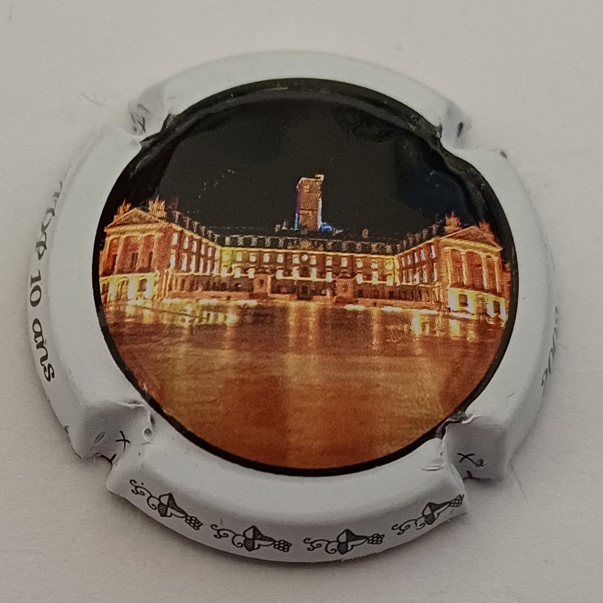 BELLE CAPSULE CHAMPAGNE LACROIX TRIAULAIRE PALAIS 10 ANS REF N°8 NEWS