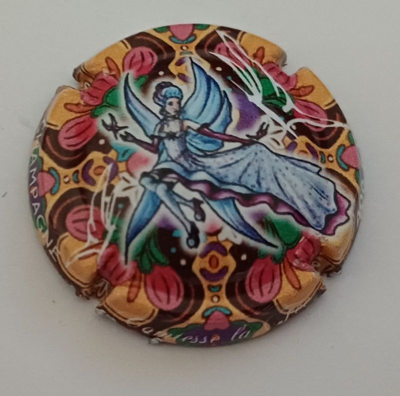 BELLE CAPSULE CHAMPAGNE COMTESSE LA FEE 600EX FOND FLEURI REF N°116g NEWS