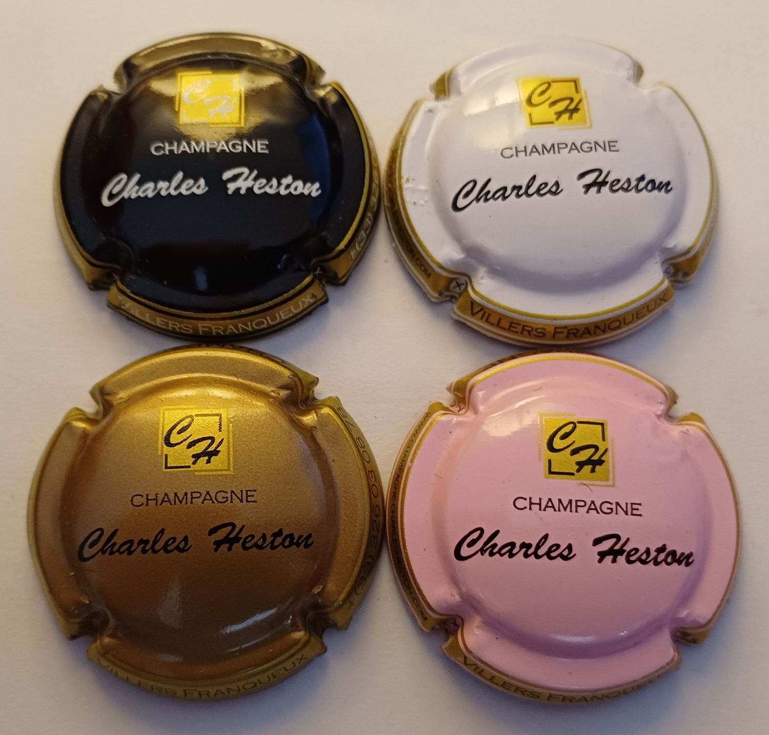4 BELLES CAPSULES CHAMPAGNE SIX COTEAUX CHARLES HESTON REF N°29 a 29c NEWS