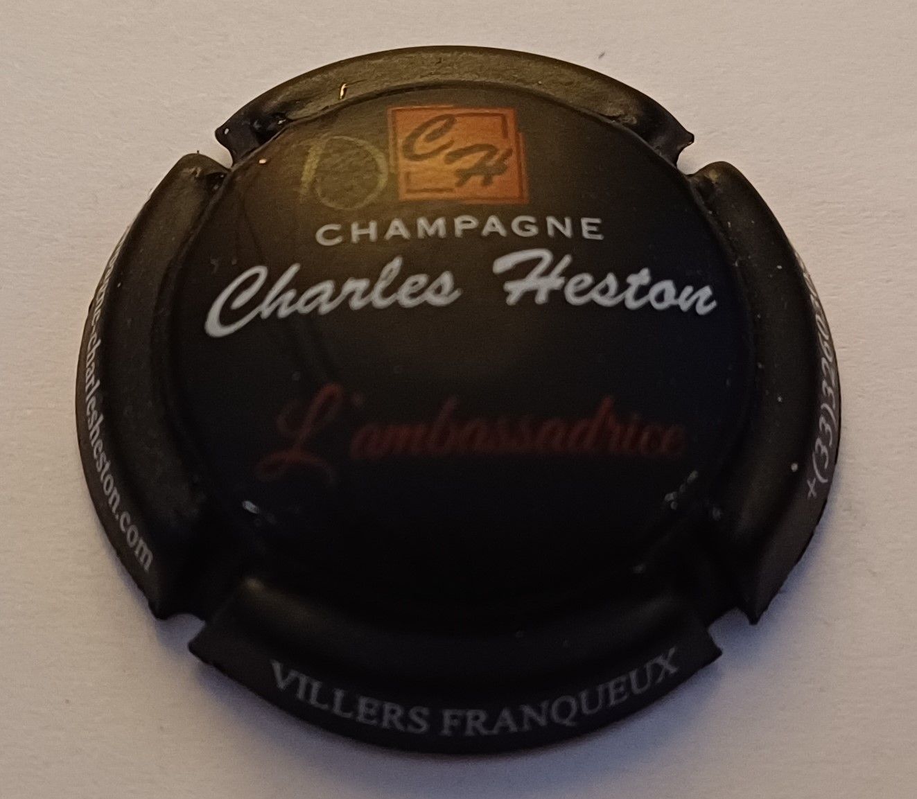 BELLE CAPSULE CHAMPAGNE SIX COTEAUX CHARLES HESTON LAMBASSADRICE REF N° 34 NEWS