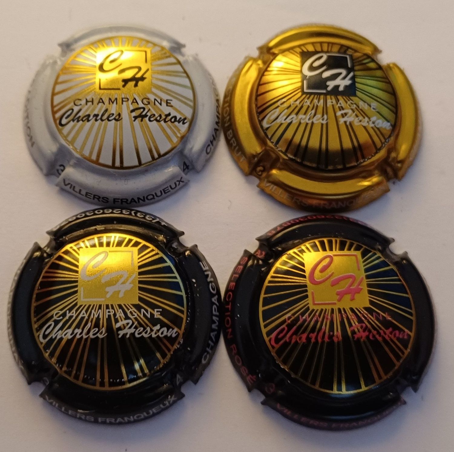 4 BELLES CAPSULES CHAMPAGNE SIX COTEAUX CHARLES HESTON REF N°60 a 60c NEWS