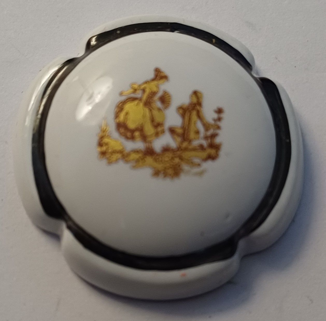 BELLE CAPSULE CHAMPAGNE PORCELAINE FEVE NEWS