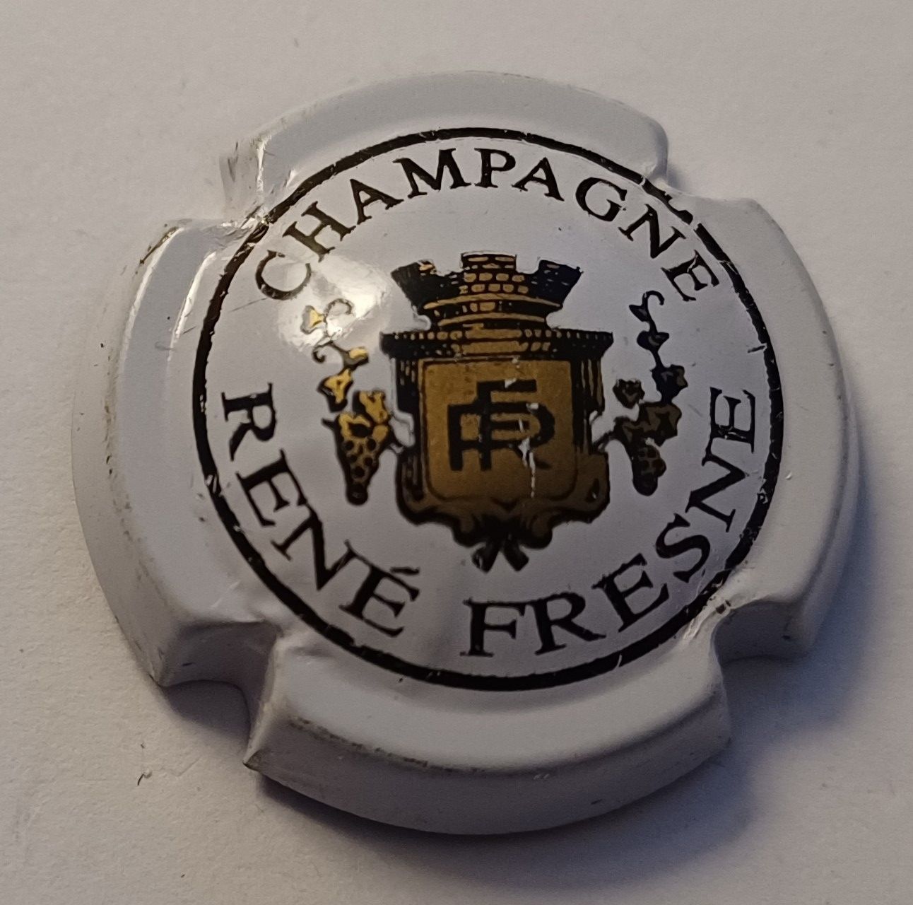 BELLE CAPSULE CHAMPAGNE FRESNE RENE RÉF N°1 NEWS