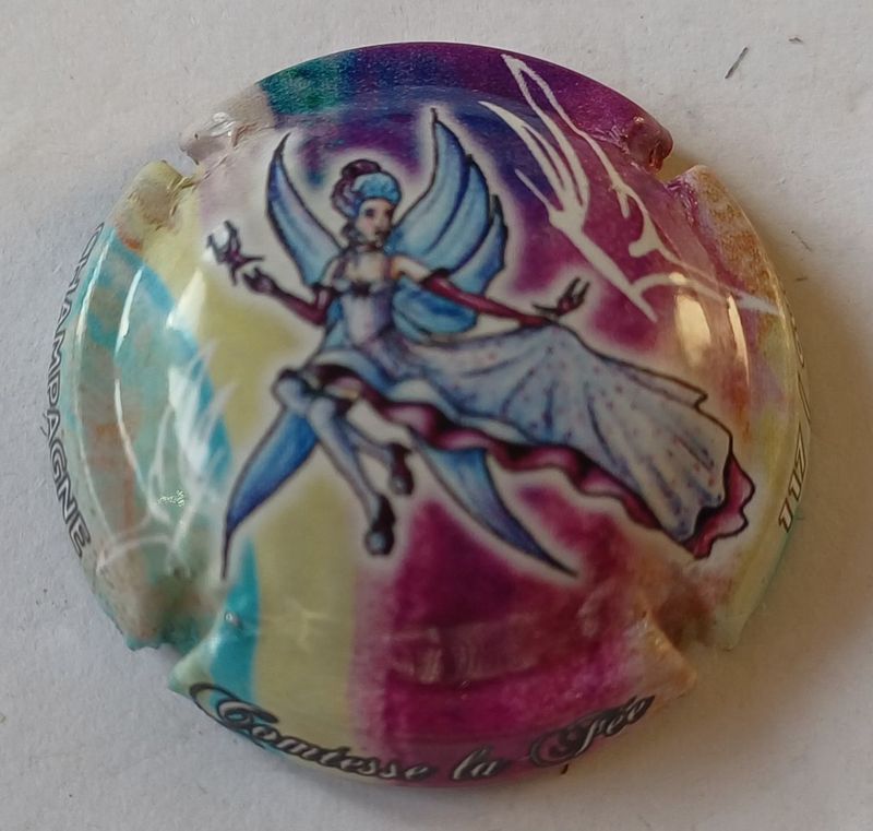 BELLE CAPSULE CHAMPAGNE COMTESSE LA FEE 600EX REF N°150a NEWS BELLE CAPSULE CHAMPAGNE COMTESSE LA FEE 600EX REF N°150a NEWS