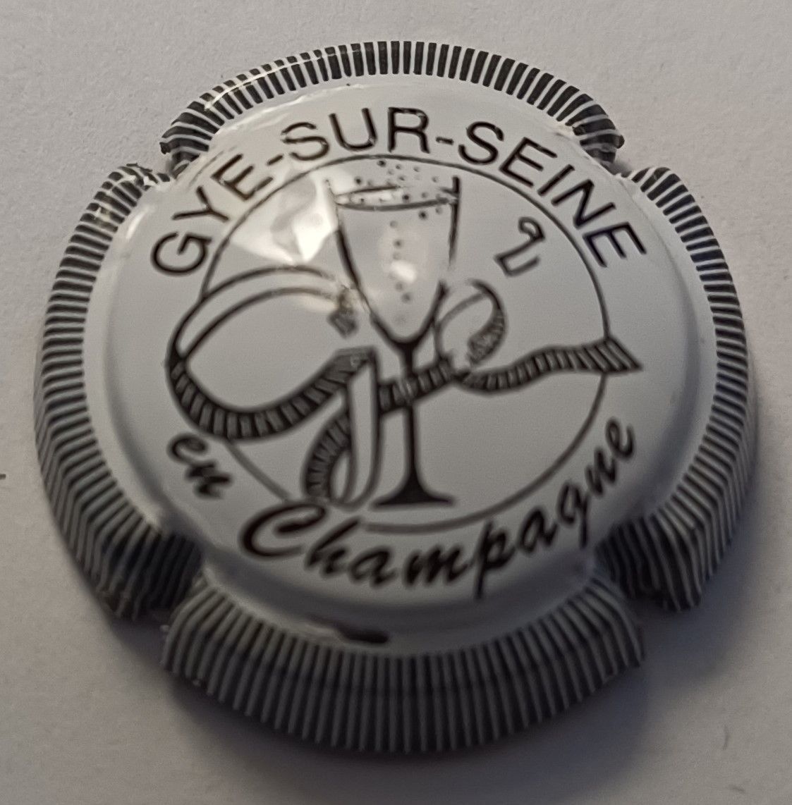 BELLE CAPSULE CHAMPAGNE GYE SUR SEINE REF N°6 NEWS