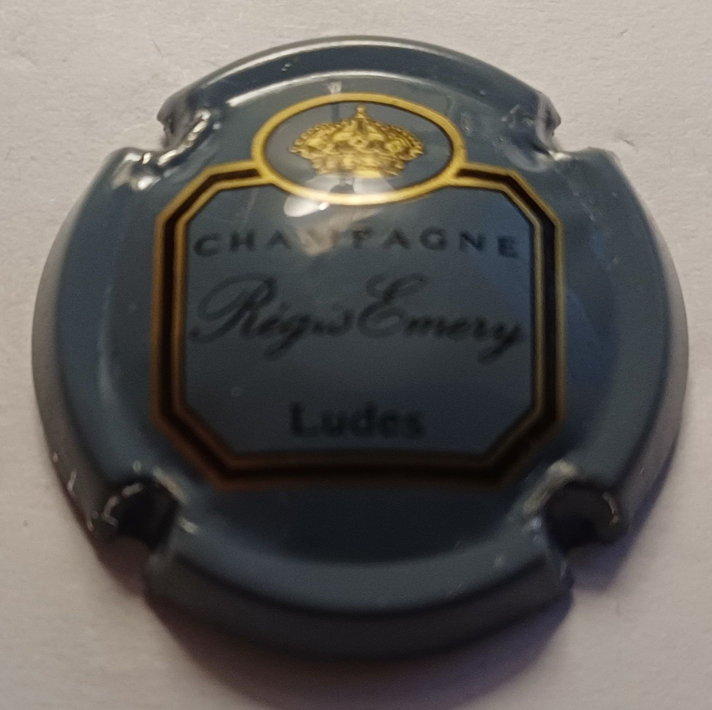 BELLE CAPSULE CHAMPAGNE REGIS EMERY RÉF N°1 NEWS