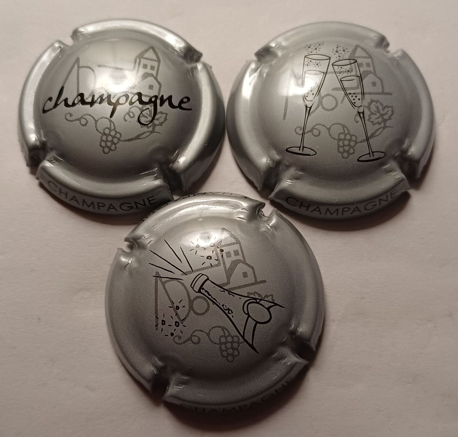 3 BELLES CAPSULES CHAMPAGNE BERRU REF N°2a /5 /6a NEWS