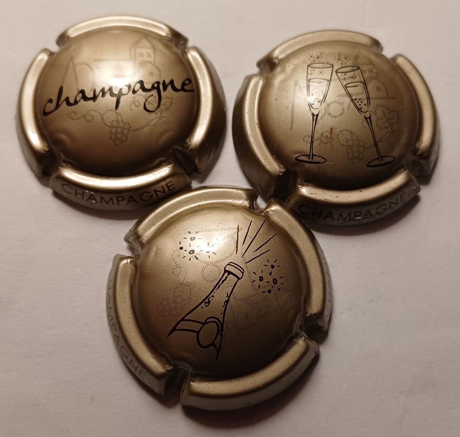 3 BELLES CAPSULES CHAMPAGNE BERRU REF N°2 /4 /6 NEWS