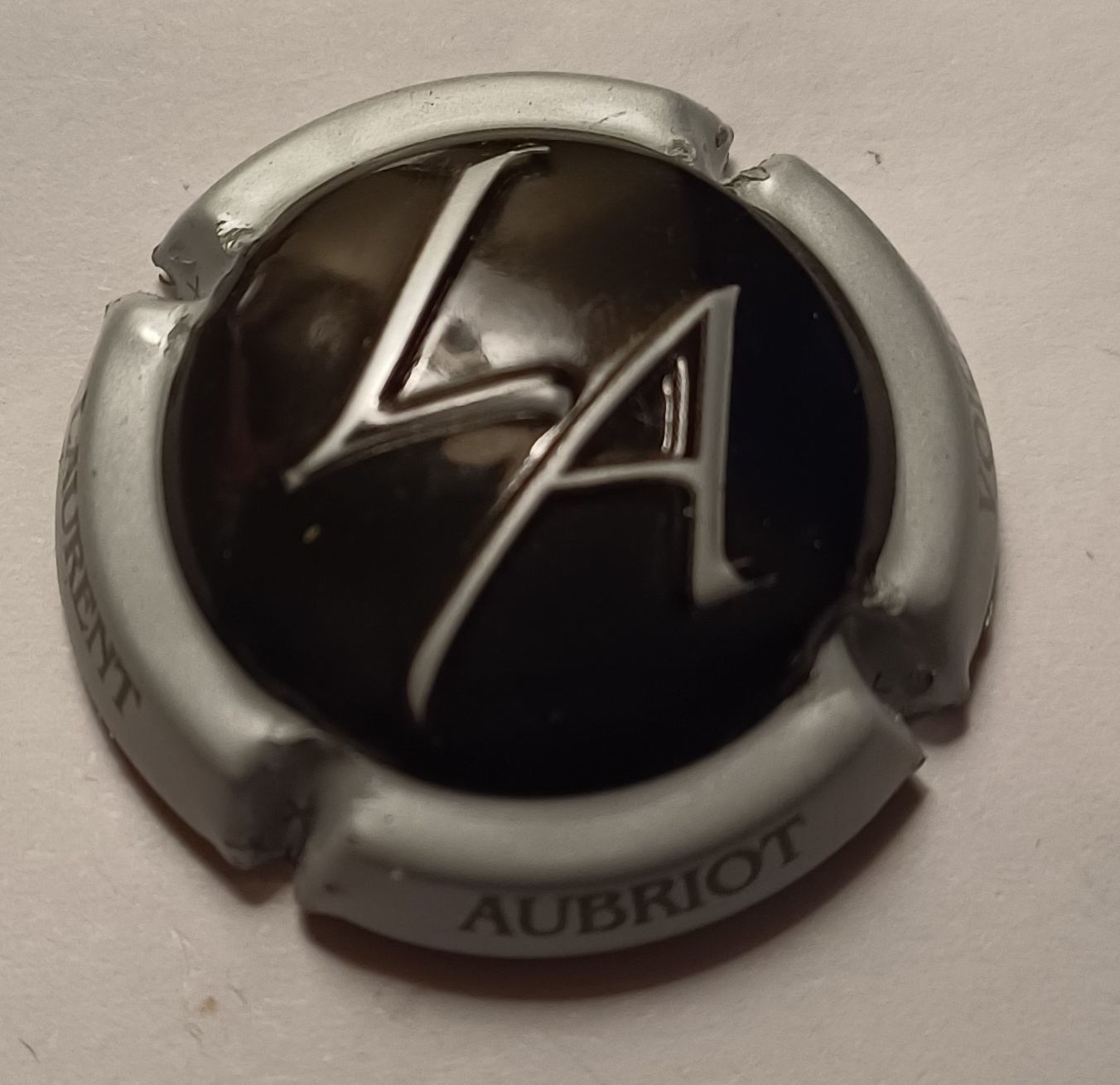 BELLE CAPSULE CHAMPAGNE AUBRIOT LANRENT ESTAMPES RÉF N°6e NEWS