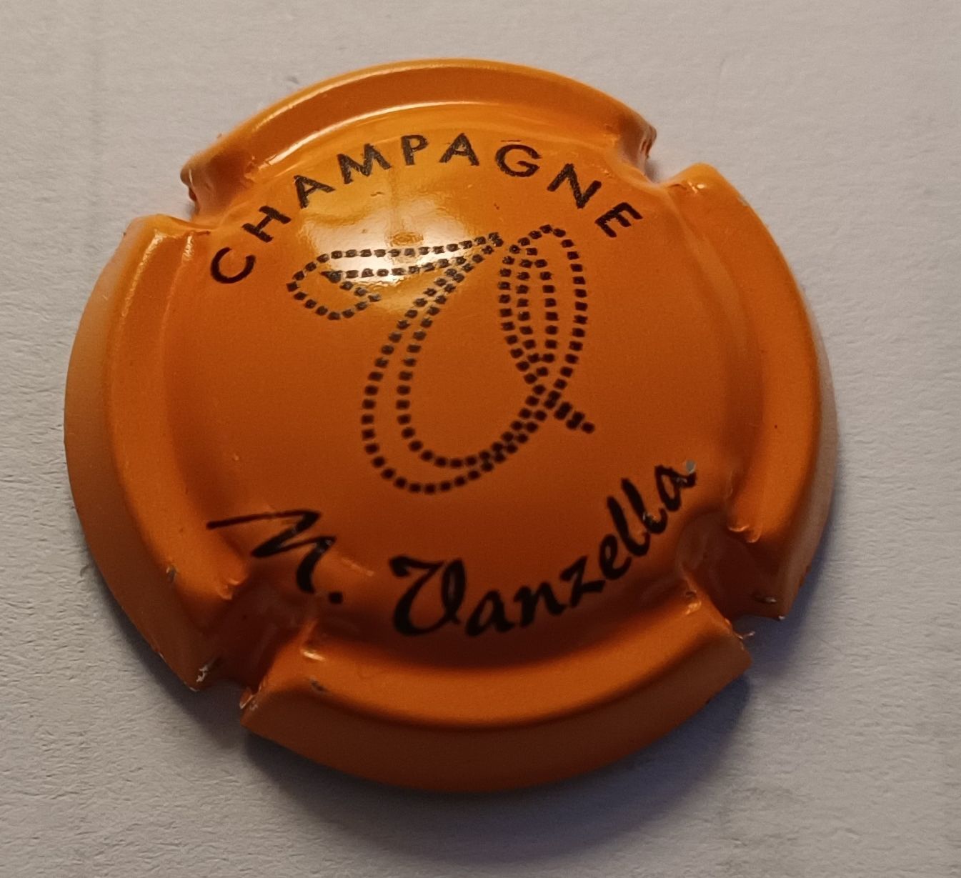 BELLE CAPSULE CHAMPAGNE VANZELLA REF N°15c NEWS