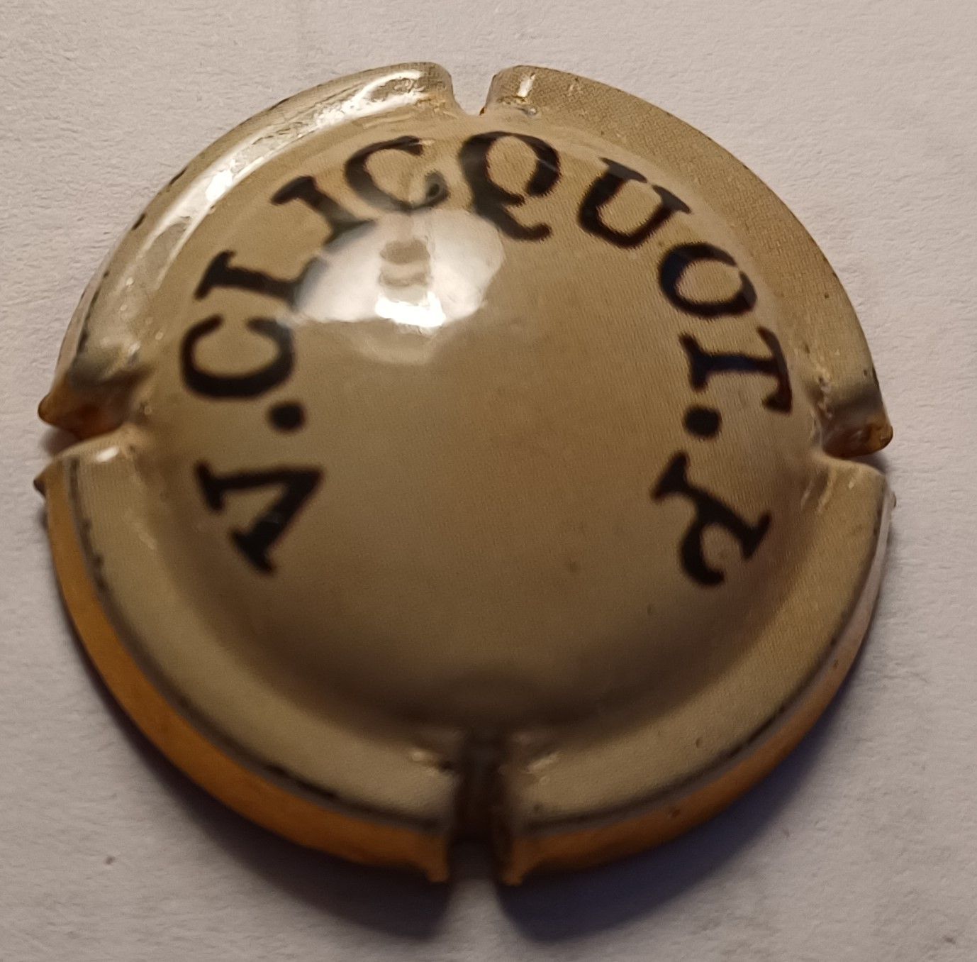 BELLE CAPSULE CHAMPAGNE VEUVE CLICQUOT RÉF N°150 NEWS