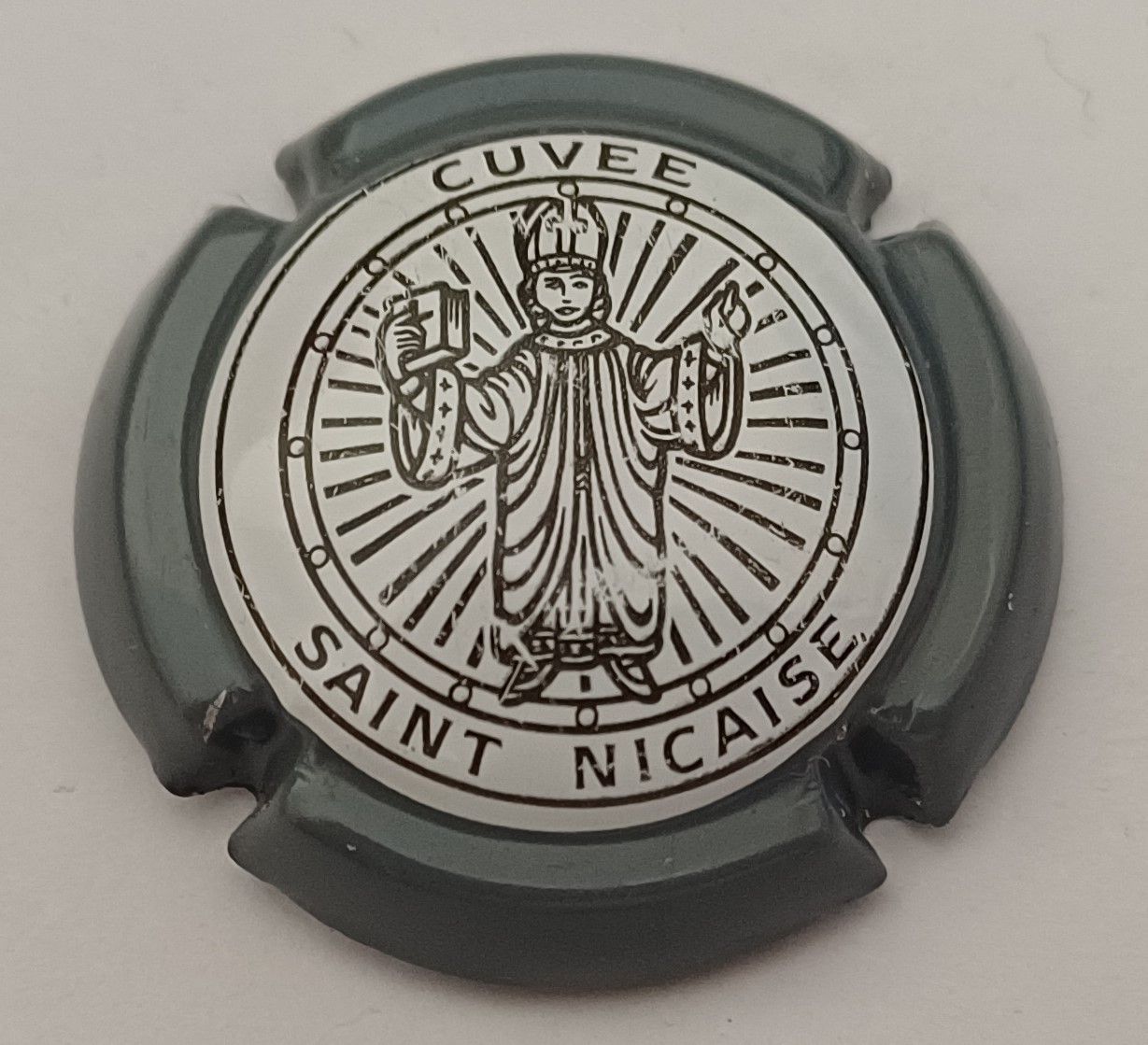 BELLE CAPSULE CHAMPAGNE BAUCHET PERE ET FILS REF N°6 NEWS