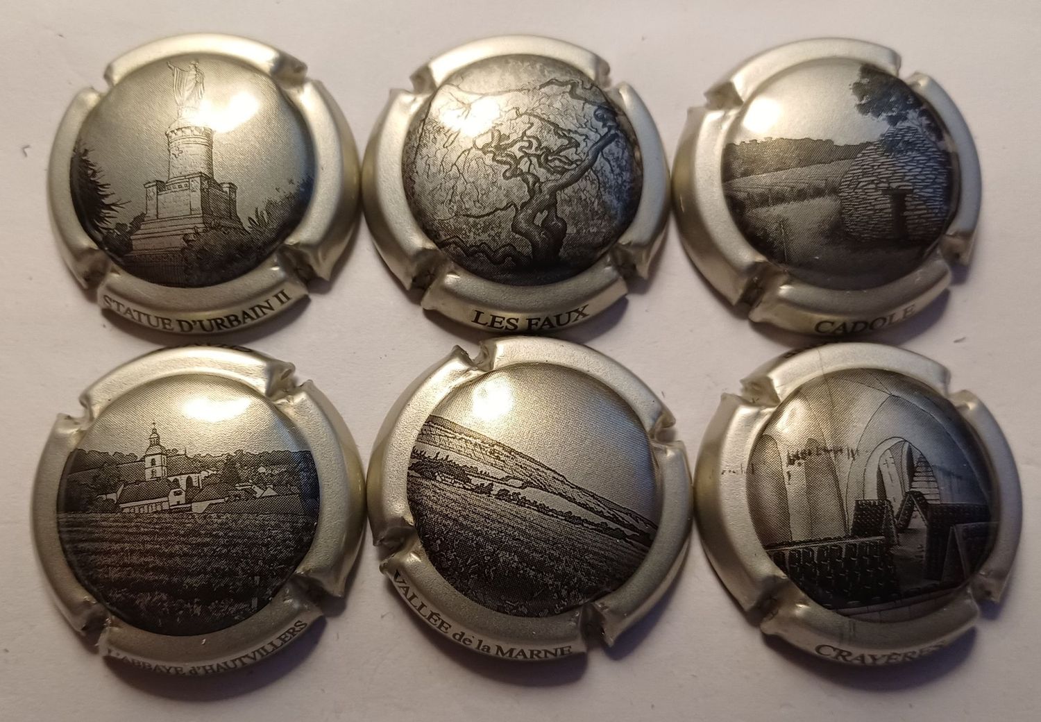 6 BELLES CAPSULES CHAMPAGNE GENERIQUE REF N° 819h a 819m  NEWS