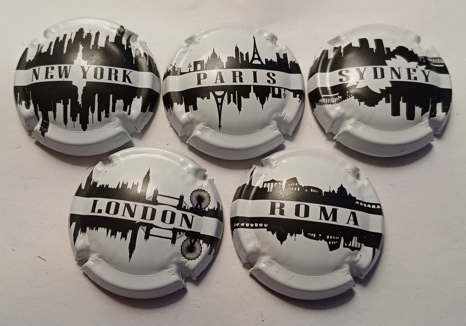 5 BELLES CAPSULES CHAMPAGNE GENERIQUE VILLES DU MONDE REF N°1131 a 1131d NEWS