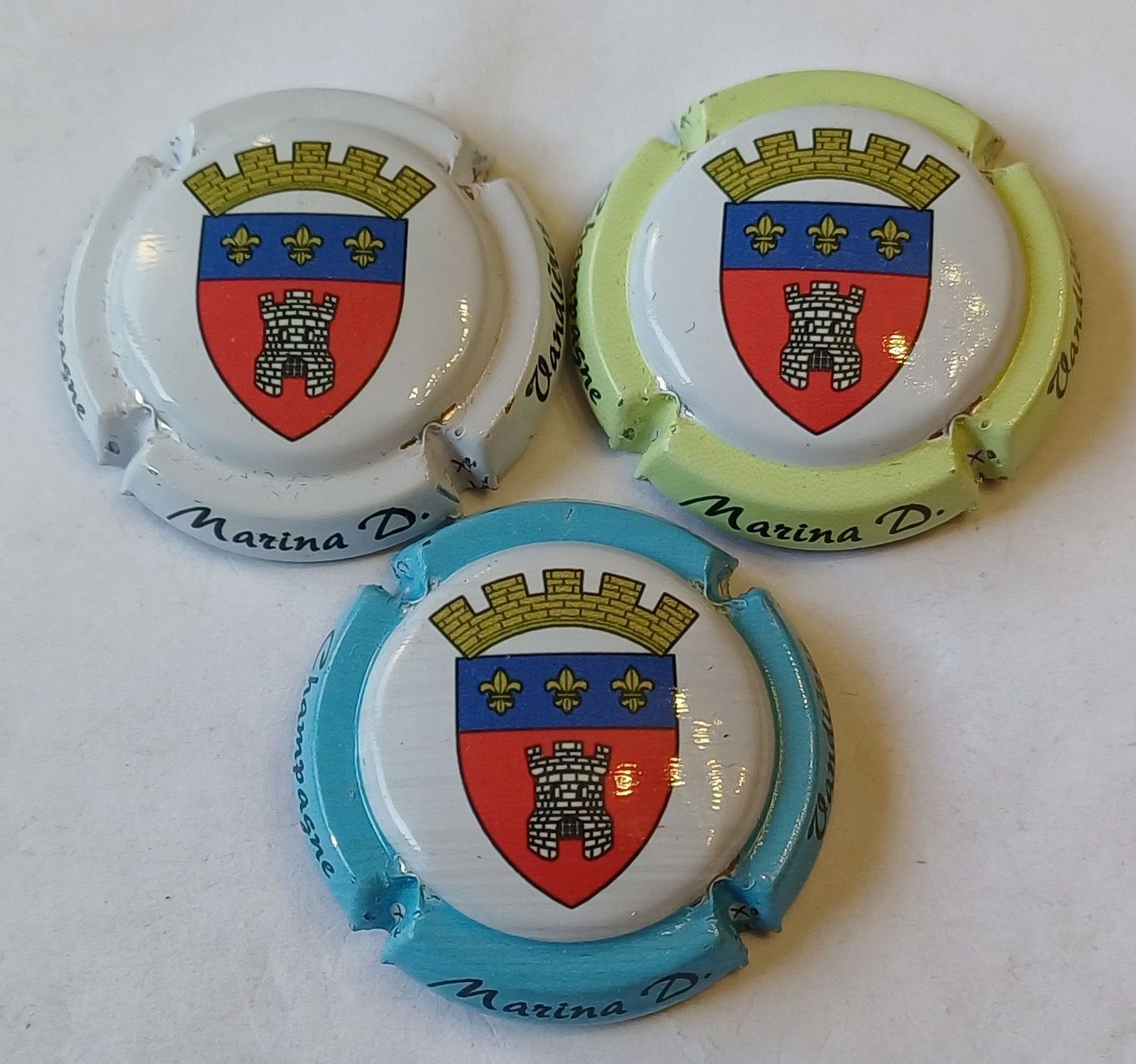 3 BELLES CAPSULES CHAMPAGNE MARINA.D TOURNAIS CAPS  REF N°117 a 117b NEWS