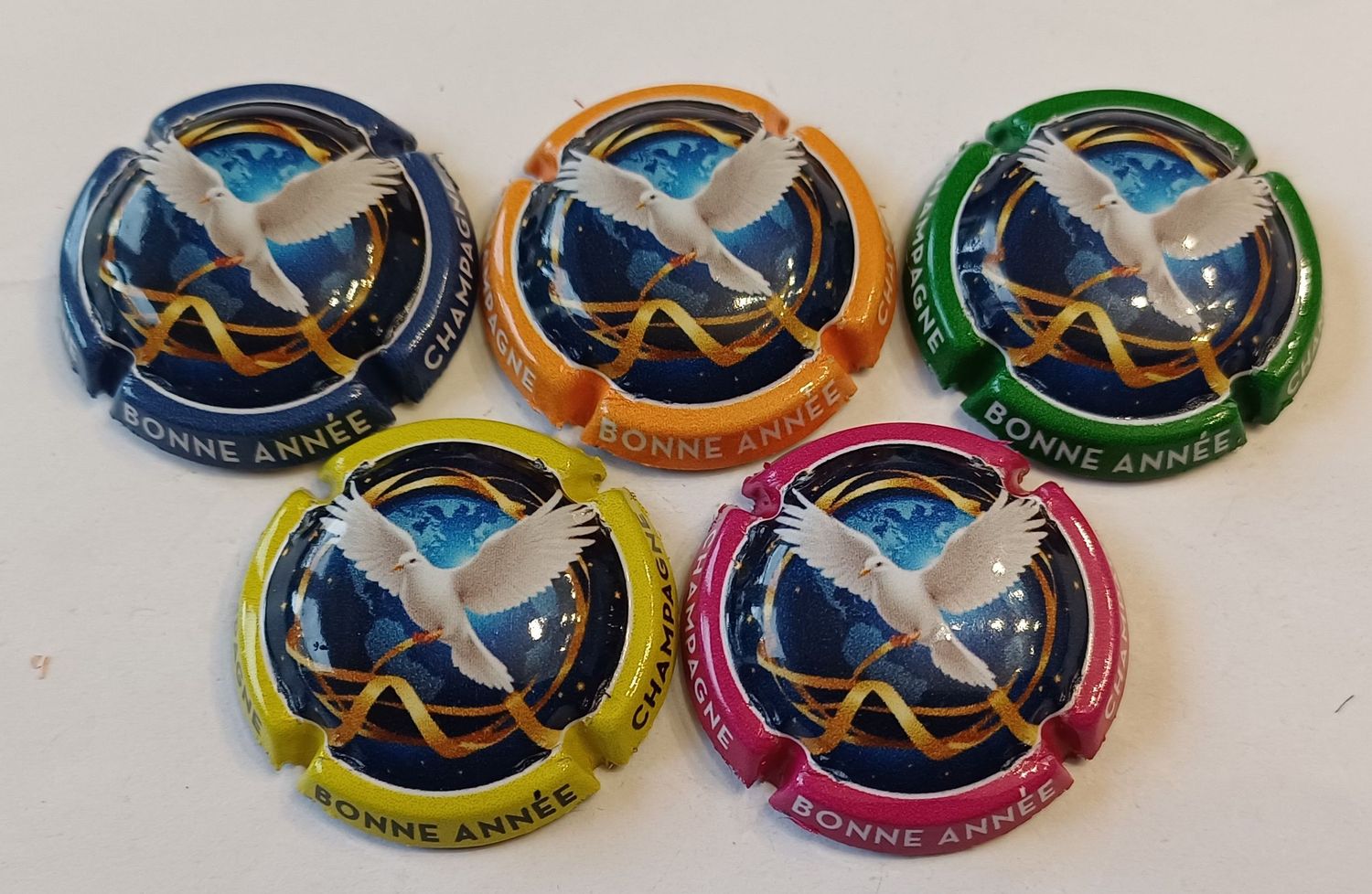 5 BELLES CAPSULES CHAMPAGNE GENERIQUE BONNE ANNEE 2026 NEWS