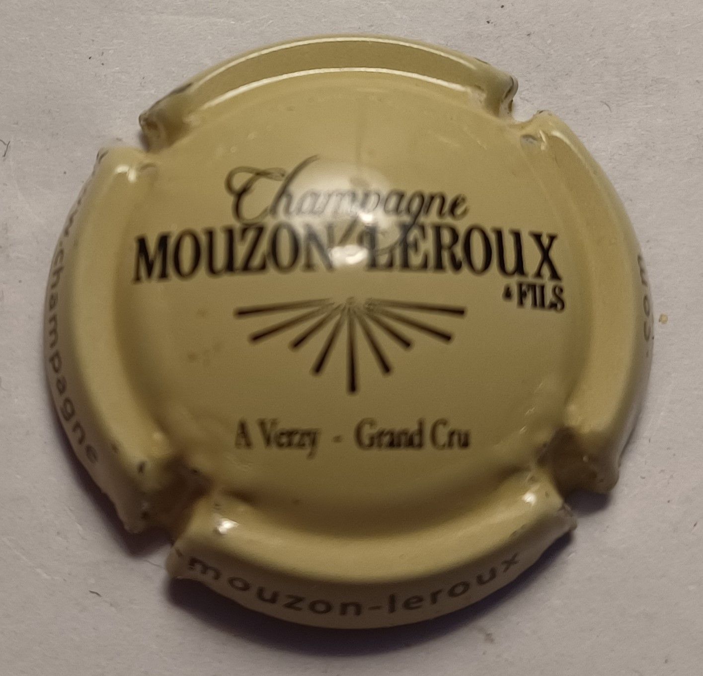 BELLE CAPSULE DE CHAMPAGNE MOUZON LEROUX RÉF N°6 NEWS