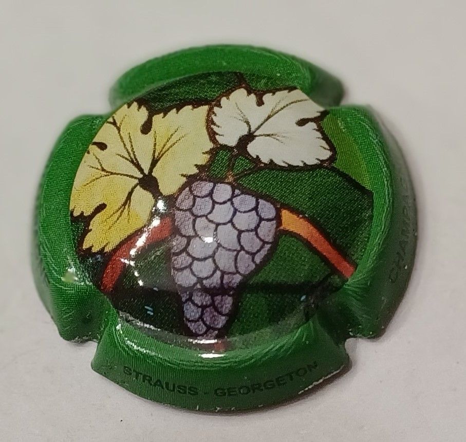 BELLE CAPSULE CHAMPAGNE STRAUSS GEORGETON GRAPPES REF Nr NEWS