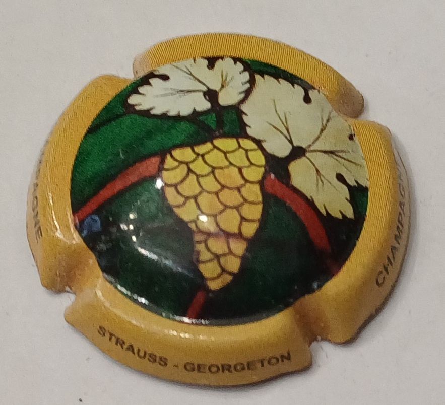 BELLE CAPSULE CHAMPAGNE STRAUSS GEORGETON GRAPPES REF Nr NEWS