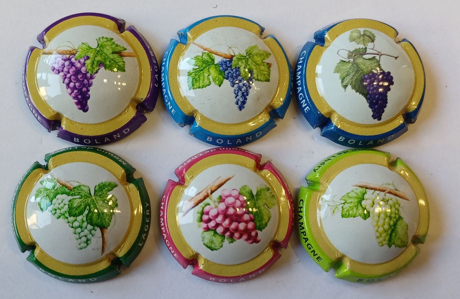 6 BELLES CAPSULES CHAMPAGNE BOLAND GRAPPES REF N° 4 a 4e NEWS
