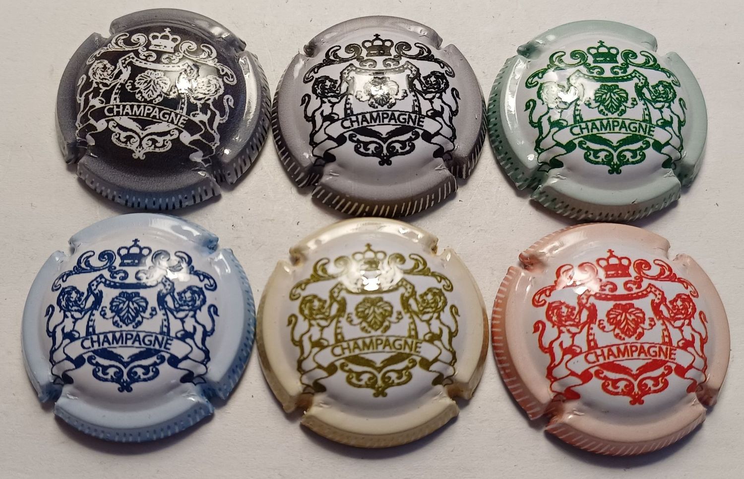 6 BELLES CAPSULES CHAMPAGNE GENERIQUE BLASON ET LIONS REF N°C177 a C177e NEWS