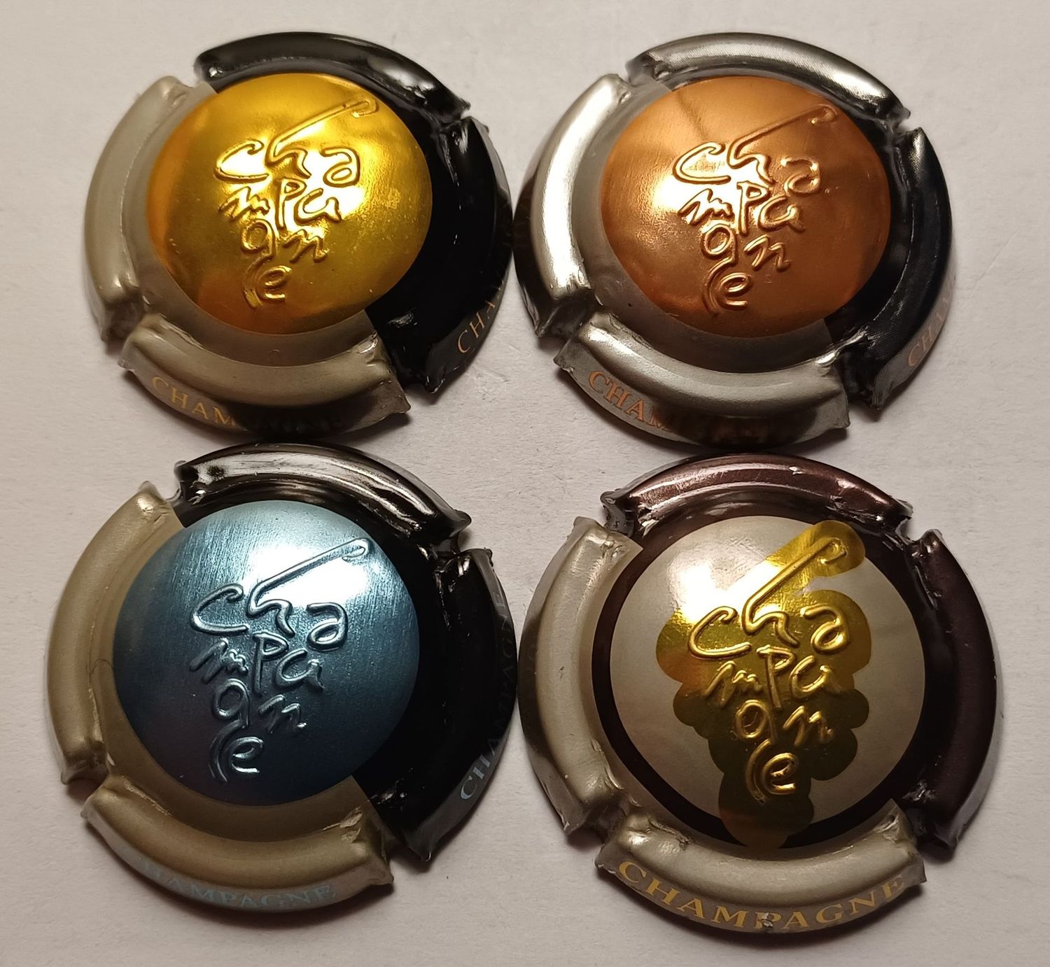 4 BELLES CAPSULES CHAMPAGNE GENERIQUE RELIEF REF N°738 NEWS